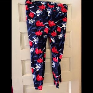 Old Navy Pixie Pants size 14. Cute flower print. Excellent condition.